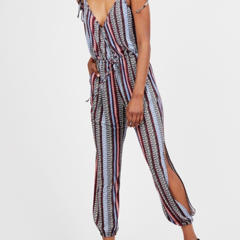 🏷️BCBGeneration Batik Tribal Faux Wrap Open Leg Stretch Romper Jumpsuit POCKETS